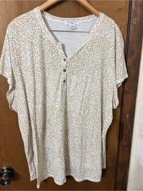 Liz Claiborne 3X Beige and Cream Printed Short Sleeve Henley Top
